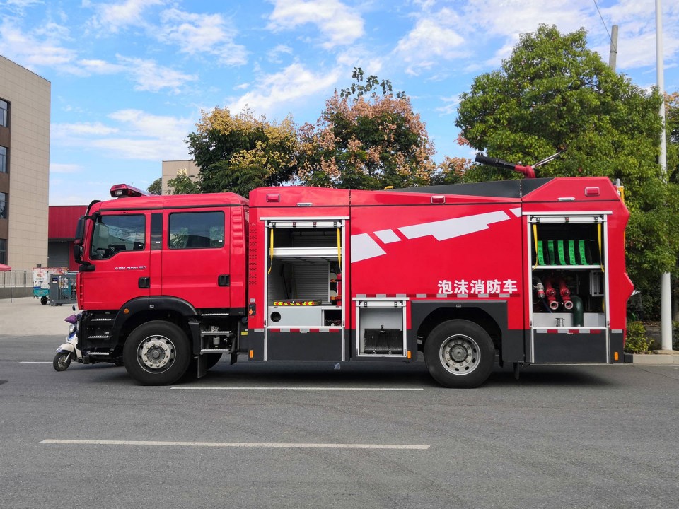 汕德卡單橋水罐消防車(chē)（7.2噸）圖片